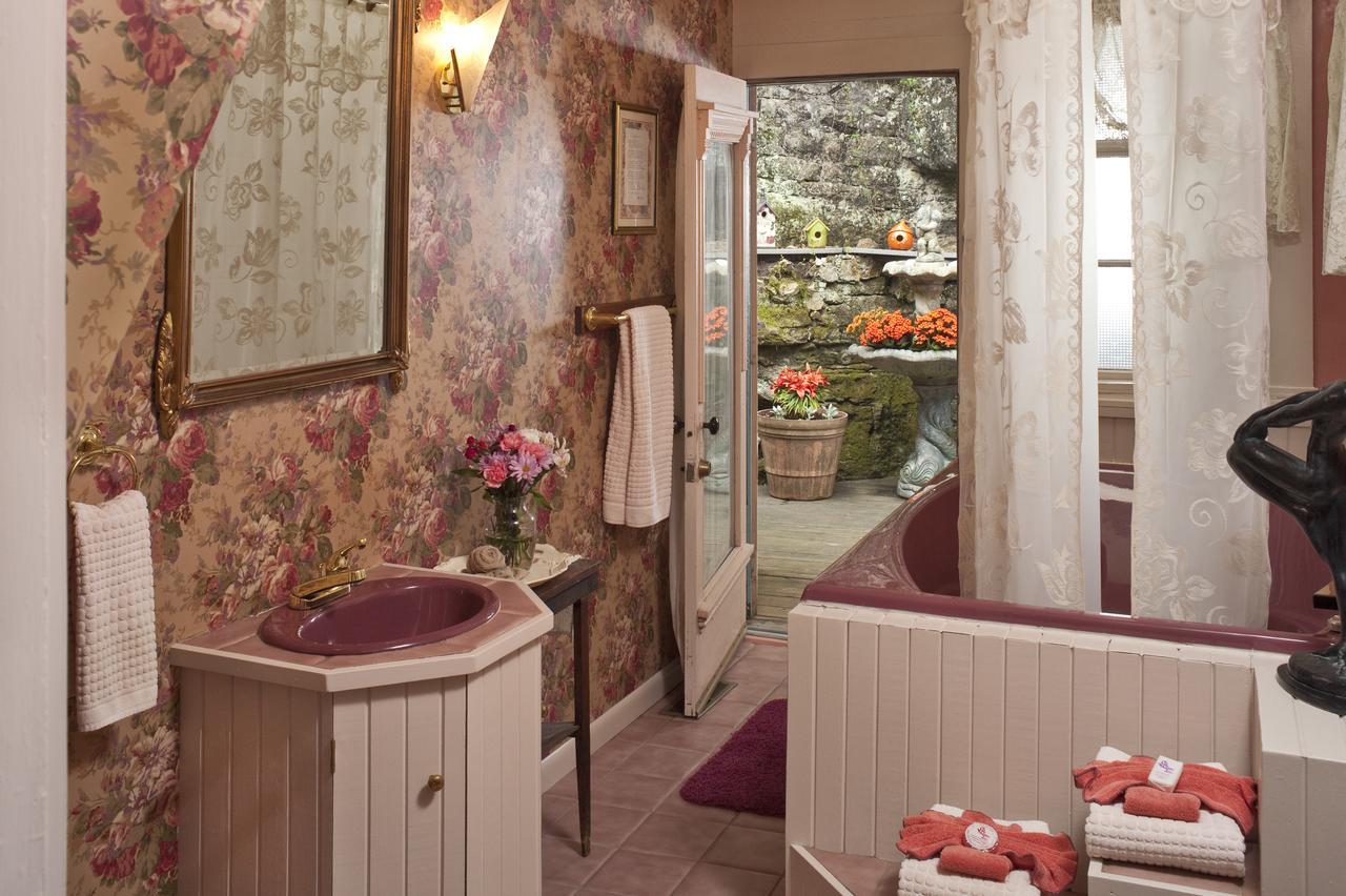 Cliff Cottage Inn, Downtown Bed & Breakfast Eureka Springs Buitenkant foto